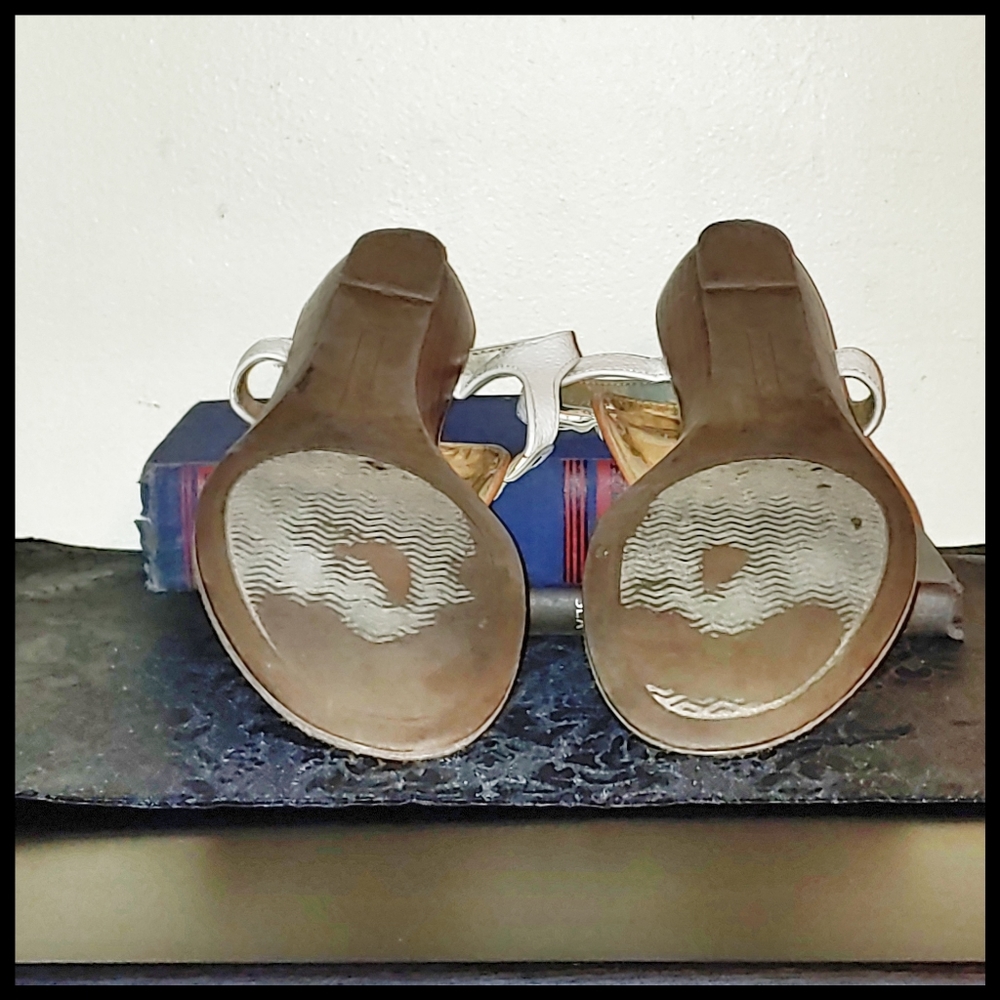 Tommy Hilfiger White Sandals - Picture 6 of 10
